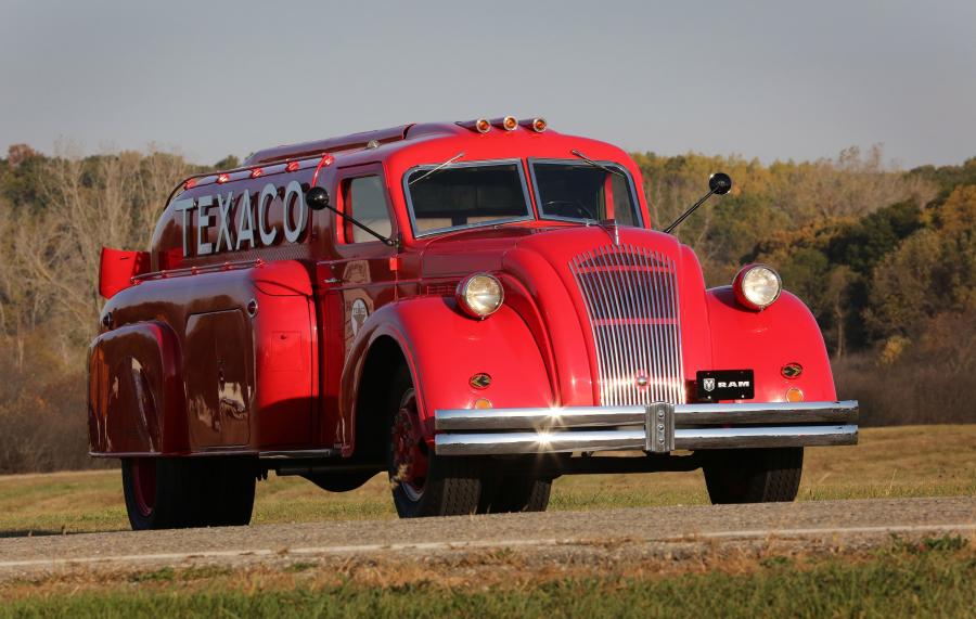  Dodge Airflow Tanker Truck 1938 года  (фото 10 из 10)